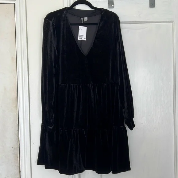 H&M | Dresses | Hm Velvet Black Dress Bnwt | Poshmark